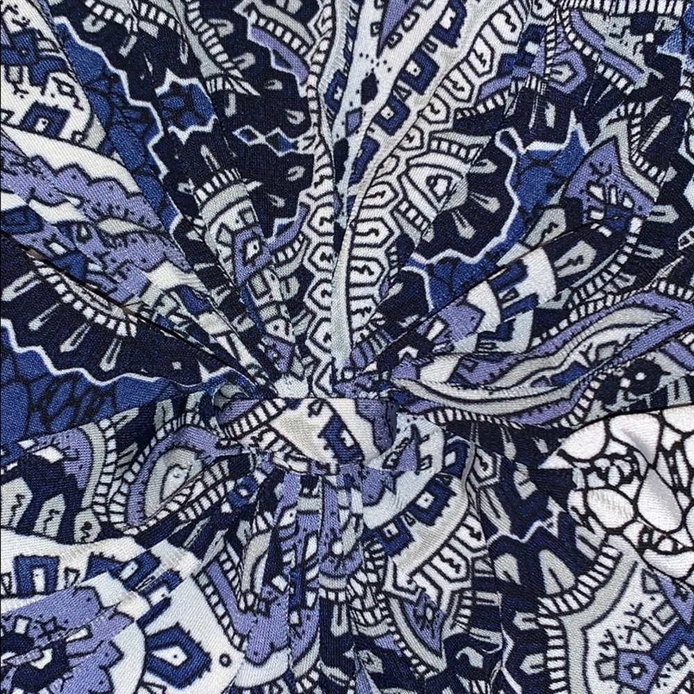 💜V-Neck Paisley Sleeveless Top💙 - Picture 7 of 8